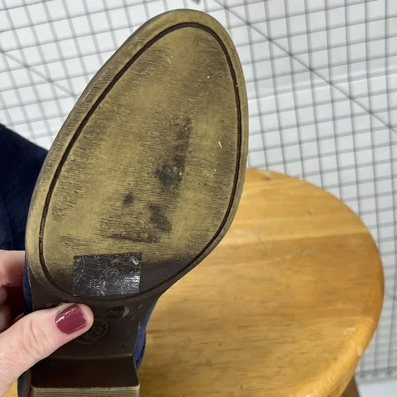 LUCKY BRAND
Baley blue suede Perforated Chop Out Booties 7 - Picture 9 of 12